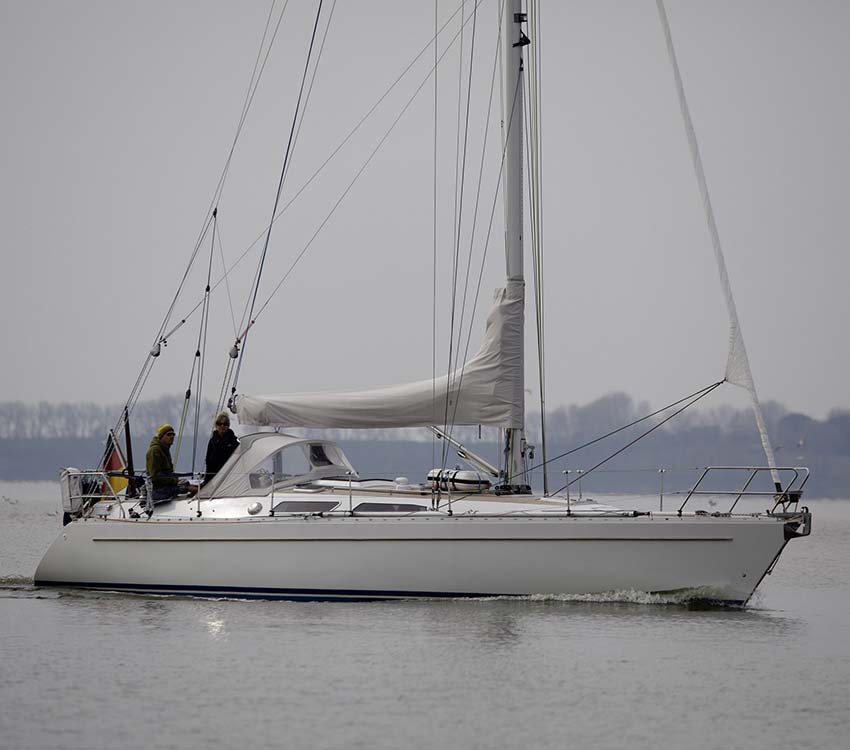 Skipperservice Breede bei einer Bootsüberführung einer Segelyacht auf der Ostsee.