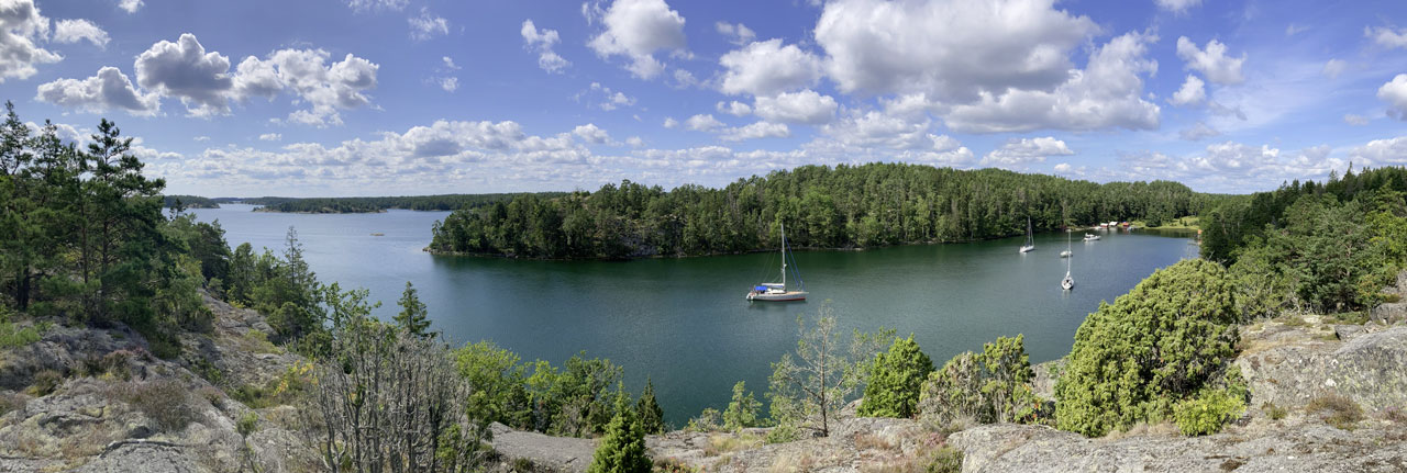 Bucht in den schwedischen Schären – Segelurlaub mit der Familie in Schweden, Skipperservice